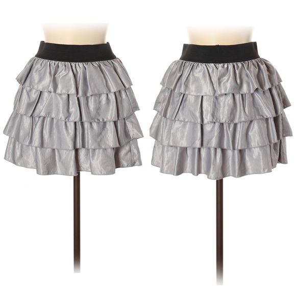 Material Girl Silver Metallic Ruffled Mini Skirt - Picture 3 of 12